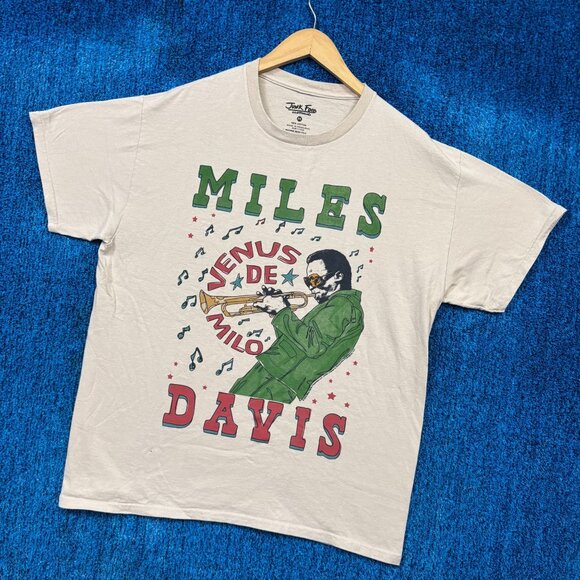 Miles Davis Venus de Milo Jazz Trumpet Icon Oversized Tee M - Picture 3 of 4